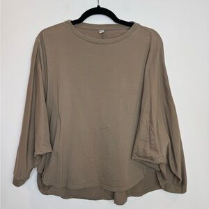 Uniqlo Oversized top dolmen 3/4 sleeve taupe size small